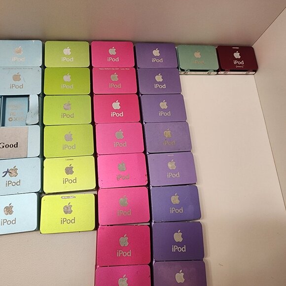 Apple iPod shuffle 2nd generation 1GB 2GB Various Color 1 Year warranty w/ acces - Picture 6 of 16